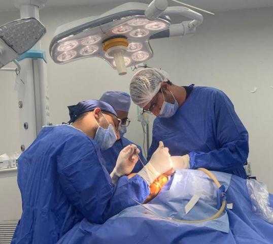 الرعاية الصحية: نجاح جراحة تجميلية دقيقة لإصلاح تشوه خلقي بصيوان الأذن لطفل