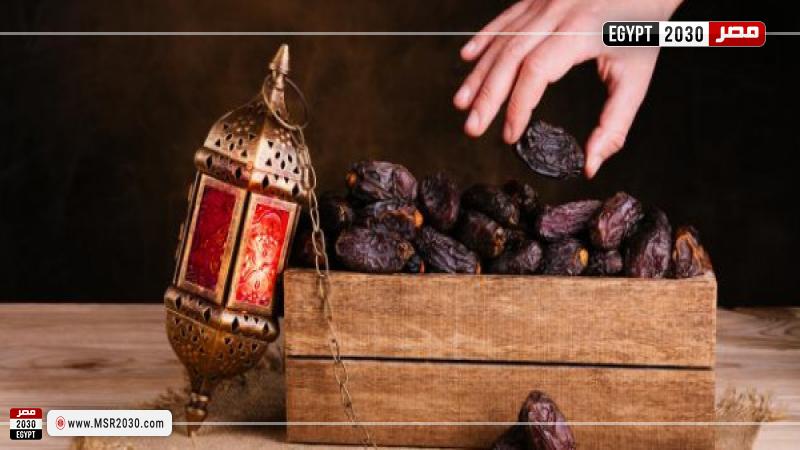 تمر وفانوس تعبيرية رمضان