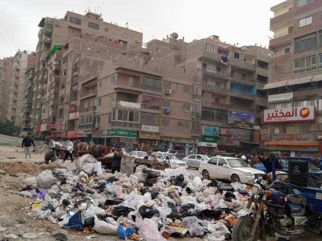 «الزبالة هتموتنا».. أهالي أرض اللواء يستغيثون من انتشار أكوام القمامة (صور)