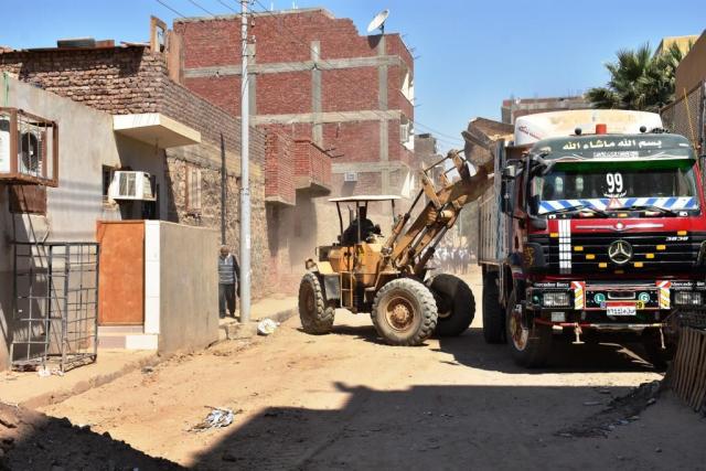 بـ14 مليون جنيه.. تطهير محطات صرف الحصايا وشرق المحطة والشادر والجميلي بأسوان