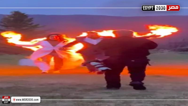 «جنون التريند».. عروسان يشعلان النيران في ملابسهما أثناء الزفاف