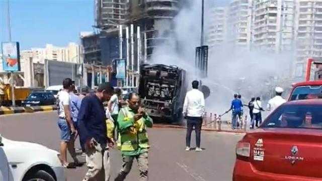 «العين فلقت الحجر».. مواطن يحسد رجل مطافي على الهواء «فيديو»