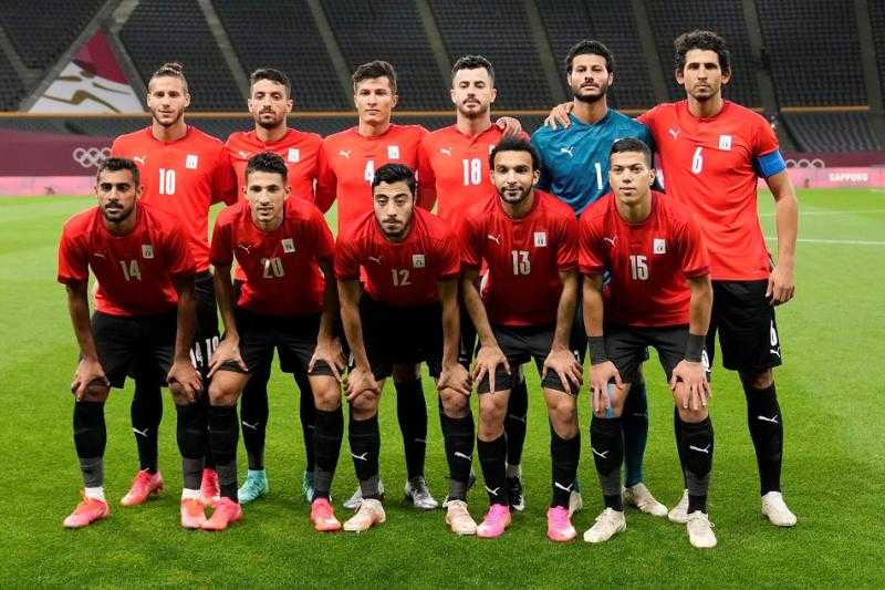 المنتخب الأولمبي بالزي الاحمر وإسواتيني بالأزرق