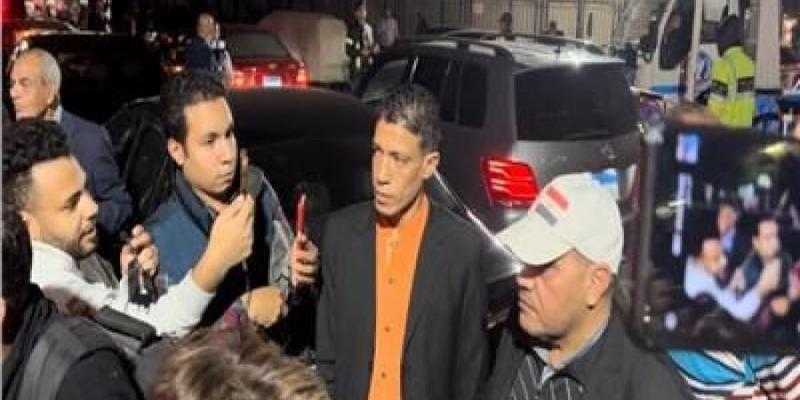 مفاجأة.. صاحب واقعة كشري التحرير في عزاء مفيد فوزي بالزمالك