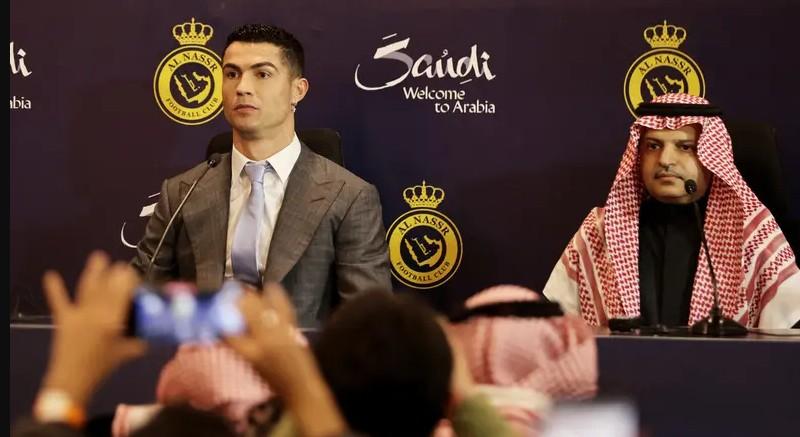 رئيس النصر السعودي: رونالدو طلب أن يتعامل مثل باقي اللاعبين