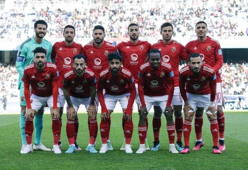 هل ينضم مدافع الأهلي للزمالك؟