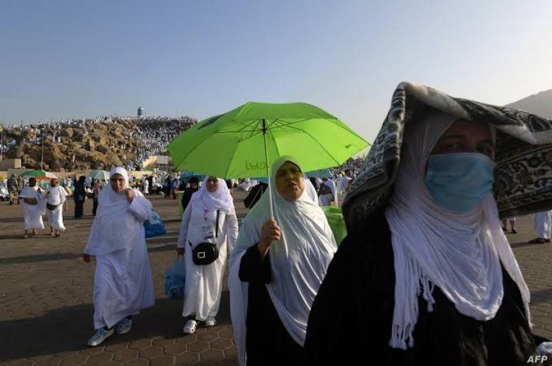 يصاب به الحجاج حال عدم الالتزام بالتعليمات.. ما هو الإجهاد الحراري؟