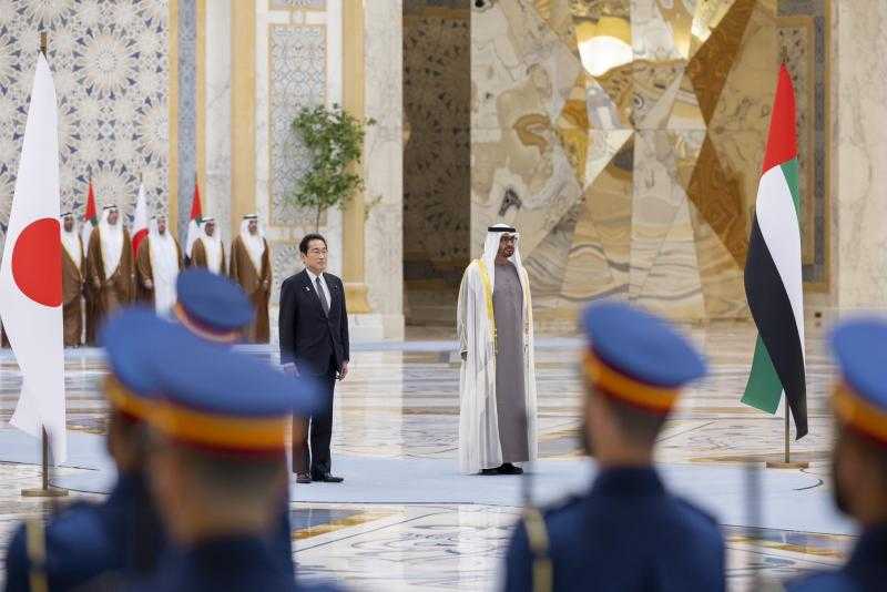 محمد بن زايد يكشف تفاصيل المباحثات مع رئيس وزراء اليابان