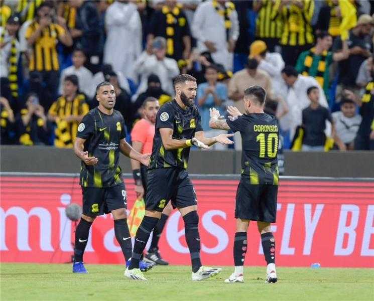 «بنزيما» يقود تشكيل اتحاد جدة المتوقع ضد الهلال في قمة البطولة العربية