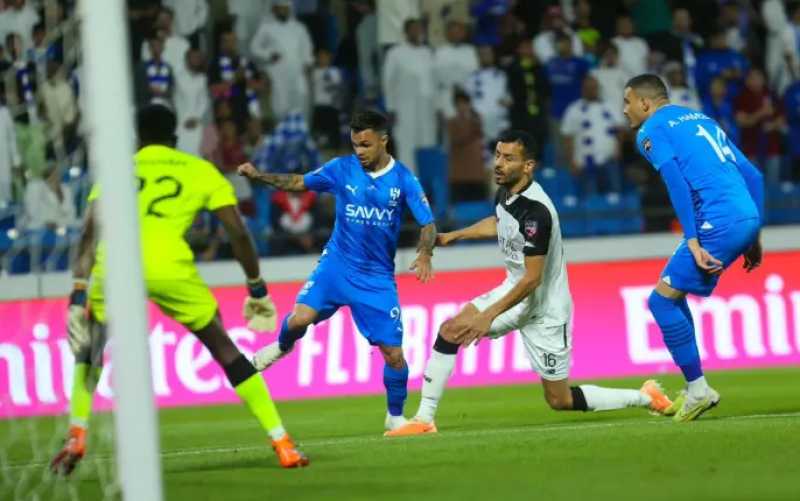 الشوط الأول.. تعادل إيجابي مثير بين الهلال والسد في البطولة العربية