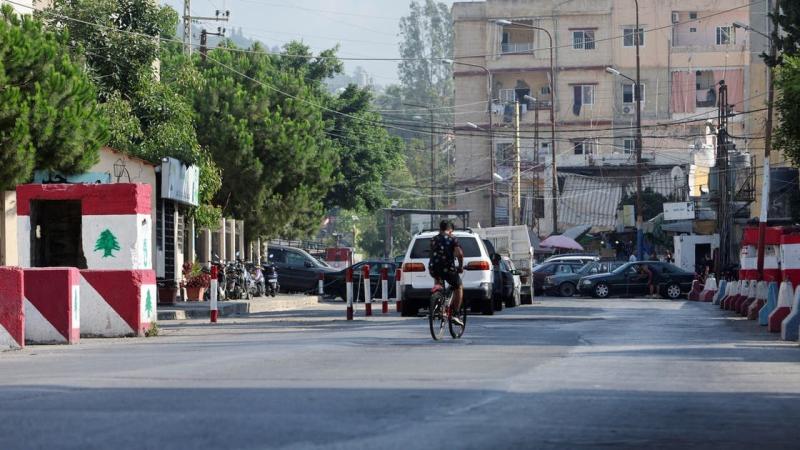 اشتباكات دامية وخروج جماعي.. ماذا يحدث في مخيم ”عين الحلوة” الفلسطيني بلبنان؟