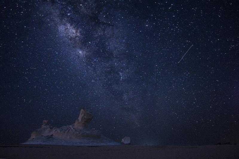 الذروة اليوم.. كيف ترصد شهب البرشاويات؟