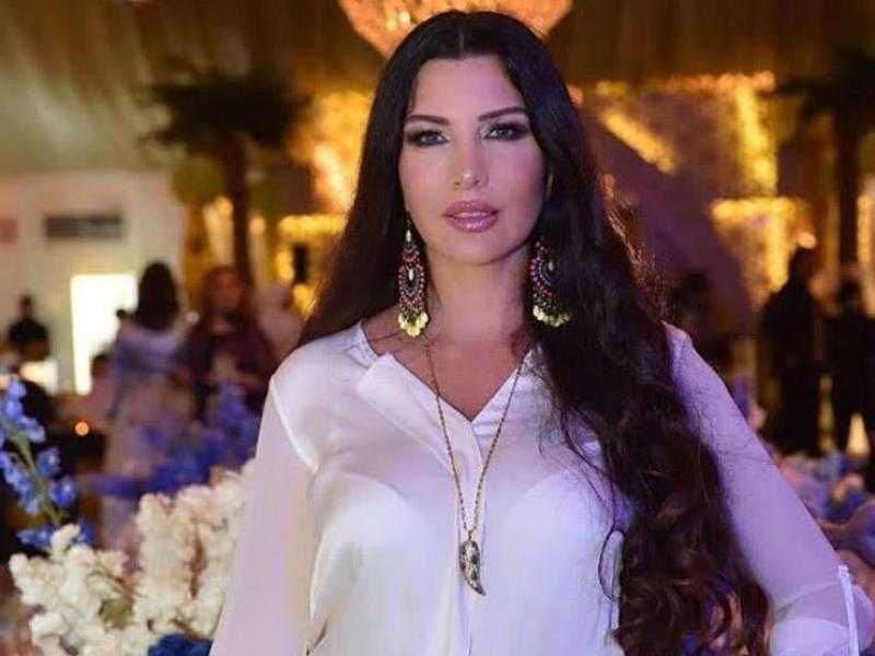 إطلالة جريئة للفنانة لاميتا فرنجية