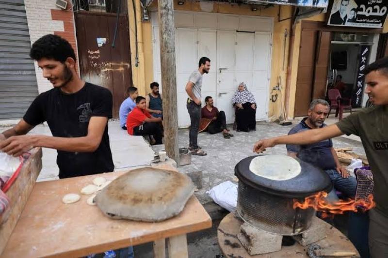 «الجوع واليأس» يسيطران على سكان غزة.. مأساة نقص الغذاء تتفاقم وسط الحرب