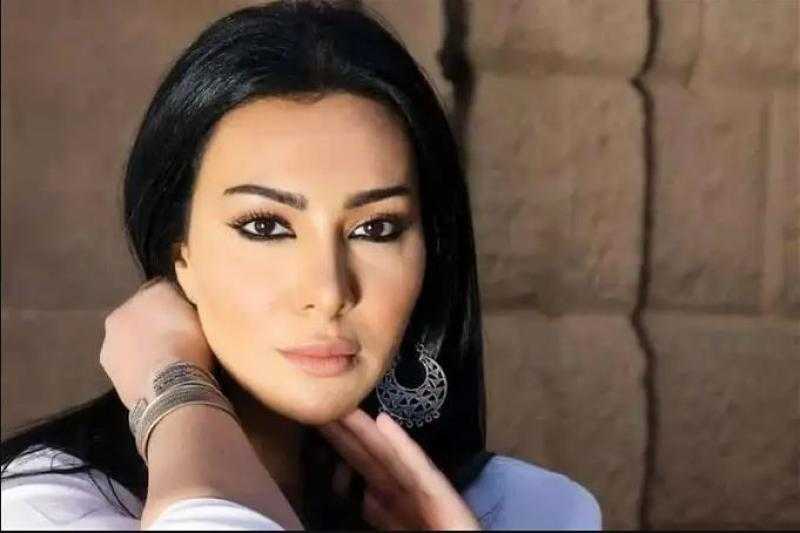 إطلالة ناعمة للفنانة ميرهان حسين في أحدث ظهور