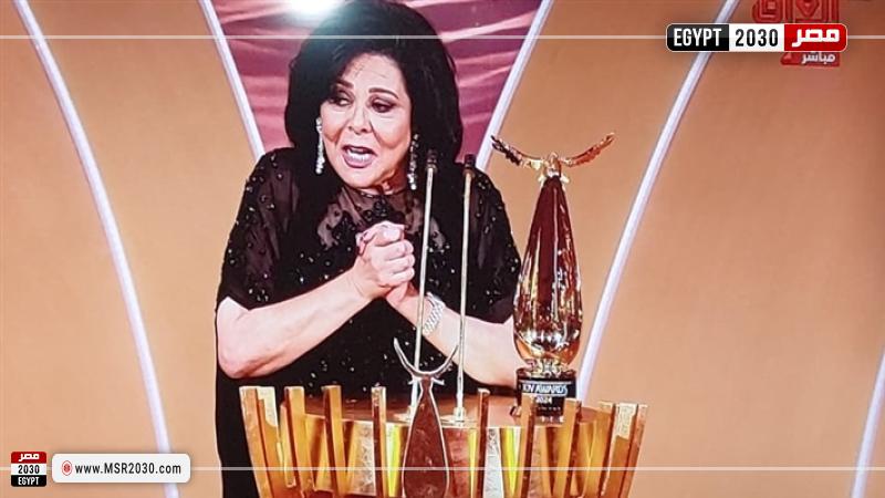 منح إسعاد يونس جائزة الإنجاز مدى الحياة بحفل Joy Awards الفنون مصر 2030