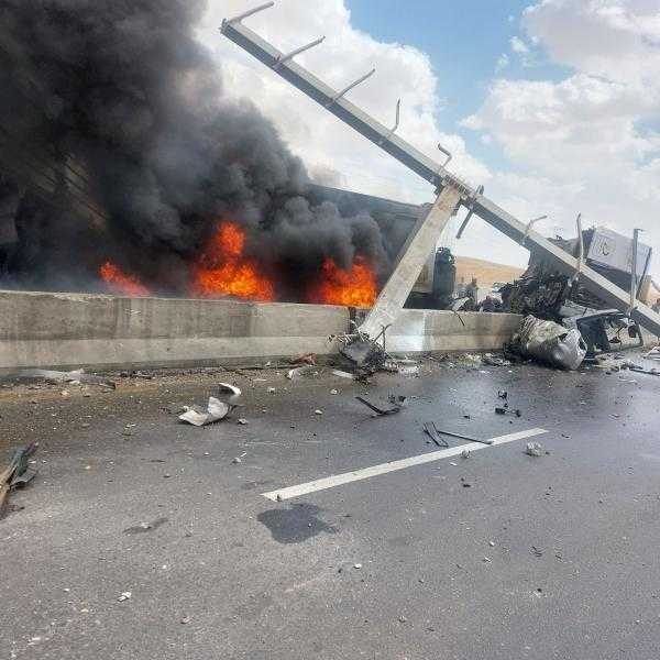 حريق يلتهم سيارة تريلا على الطريق الزراعي الشرقي