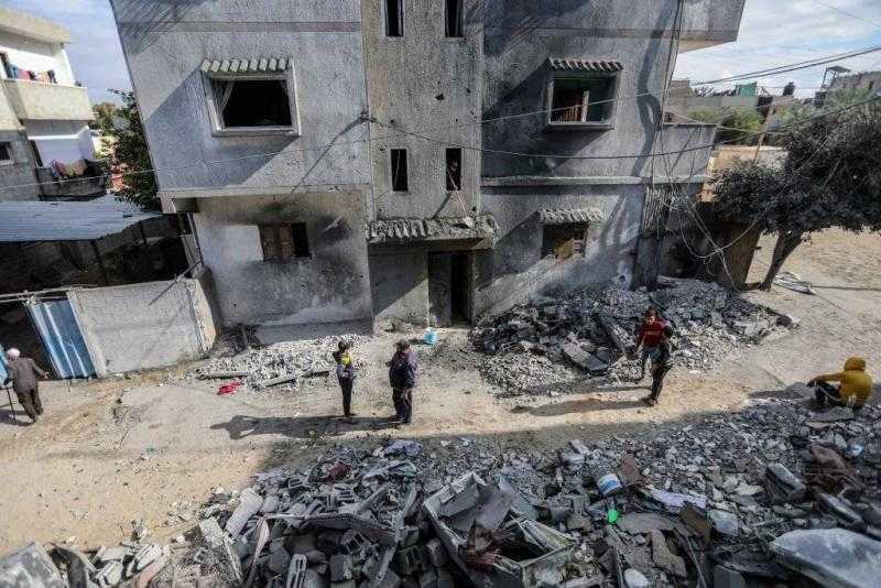 استشهاد 7 فلسطينيين جراء قصف منزل سكني شرقي مدينة رفح جنوبي قطاع غزة