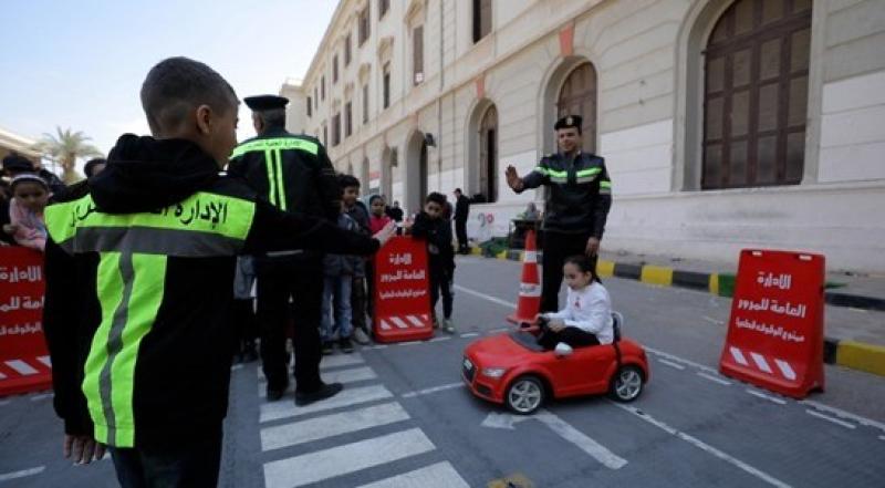 الداخلية تُشارك الأطفال الأيتام الاحتفال بيوم اليتيم وتوزيع هدايا عليهم l صور