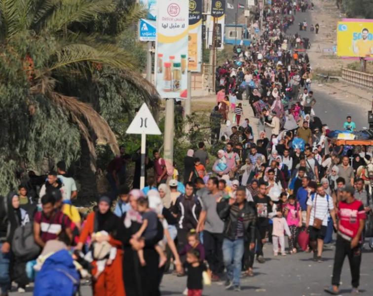 بعد تحذيرات الاحتلال.. بدء نزوح الفلسطينيين من المناطق الشرقية لرفح