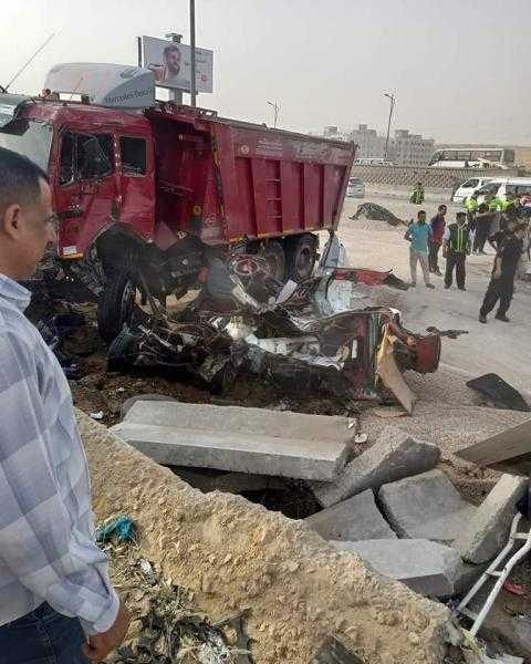 ننشر الصور الأولى لحادث تصادم سيارتين بالطريق الدائري