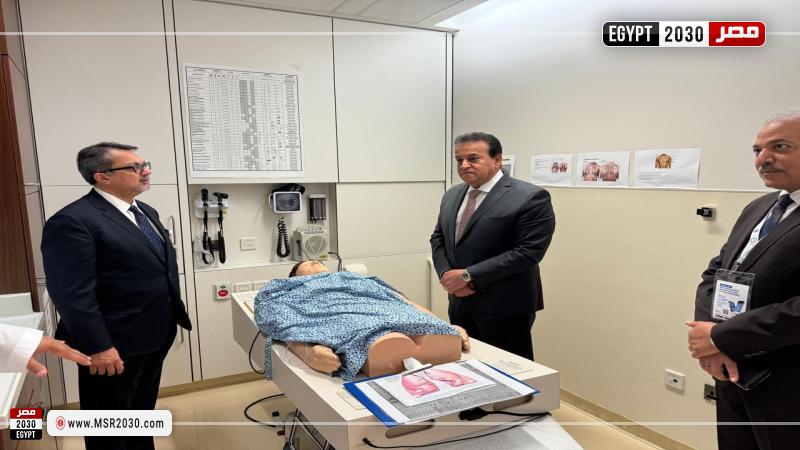 وزير الصحة يزور مستشفى كليفلاند كلينك أبوظبي