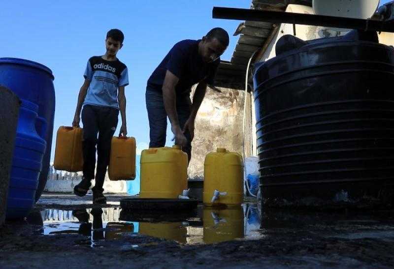 بعد دخول شاحنات المساعدات.. محطة تحلية مياه غرب رفح عملت فور إمدادها بالوقود