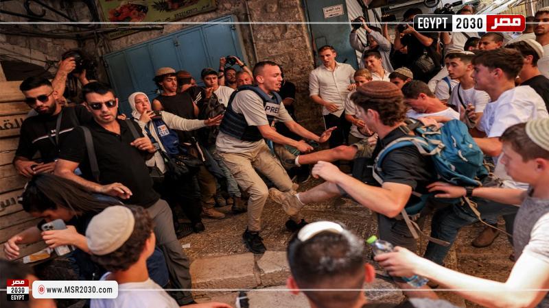 آلاف المستوطنين يعتدون على الصحفيين في البلدة القديمة في القدس المحتلة