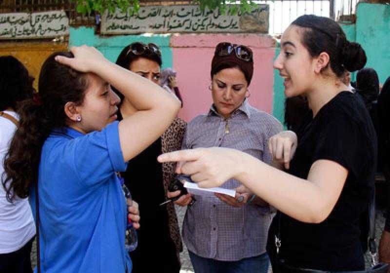 دموع طلاب الثانوية العامة لصعوبة الفيزياء ..ويؤكدون: الأسئلة معقدة