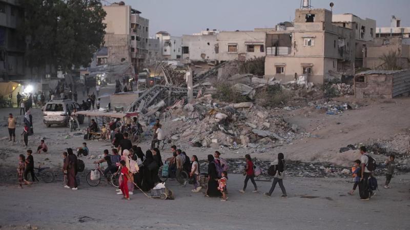 الجيش الإسرائيلي يجبر ربع مليون فلسطيني على النزوح قسرا من خان يونس|فيديو