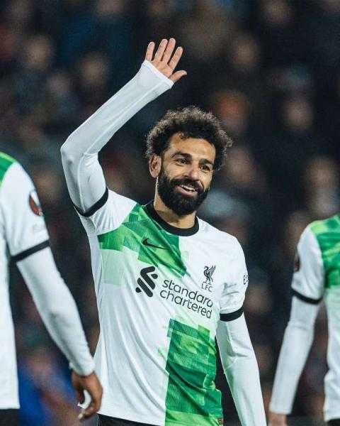 أزمة تلوح في الأفق بين محمد صلاح وليفربول.. لاعب إسباني السبب