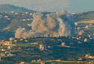 «بعد إطلاق 100 صاروخ من حزب الله».. الاحتلال يقصف جنوب لبنان في مناطق عسكرية
