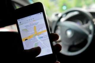 ضحية جديدة تكشف واقعة سرقة هاتف ابنتها من سائق التطبيقات التاكسي الخاصة