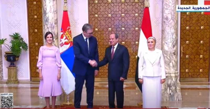 شاهد.. السيسي وقرينته يستقبلان الرئيس الصربي بقصر الاتحادية