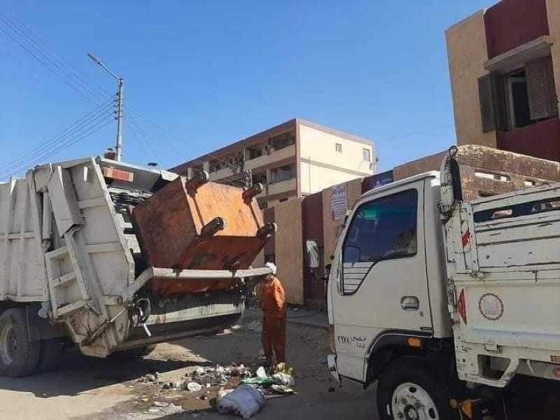 حملات مكبرة لرفع الإشغالات والنظافة ورفع 185 طن مخلفات صلبة بحي غرب سوهاج