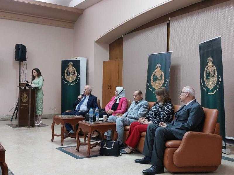 مناقشة أهمية دور الأسرة والمدرسة والإعلام فى مكافحة الإدمان بنادي طلعت حرب