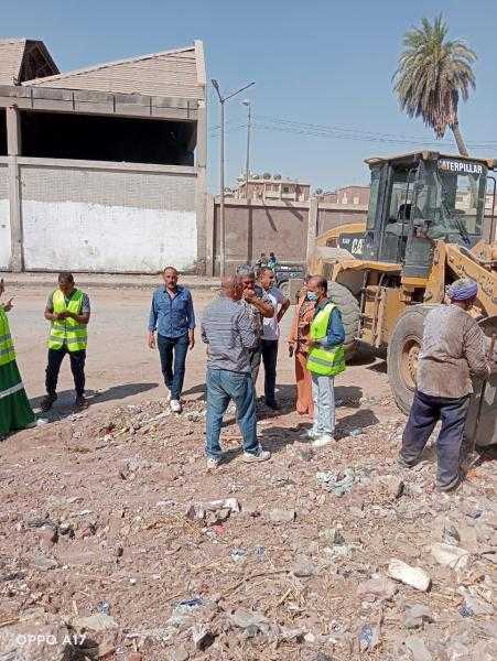 محافظ أسيوط: استمرار زراعة الأشجار وغلق مقالب المخلفات الصلبة بحي شرق أسيوط