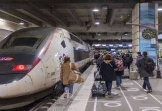 أعمال تخريبية.. ماذا حدث للقطارات فائقة السرعة في فرنسا؟