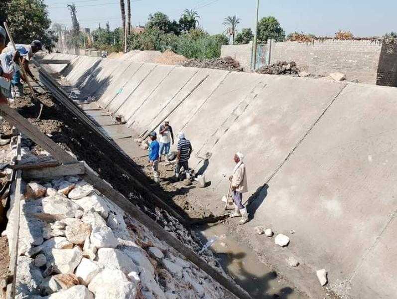 محافظ أسيوط يوجه رؤساء الوحدات المحلية بالمتابعة الميدانية لتنفيذ مشروعات تأهيل وتبطين الترع