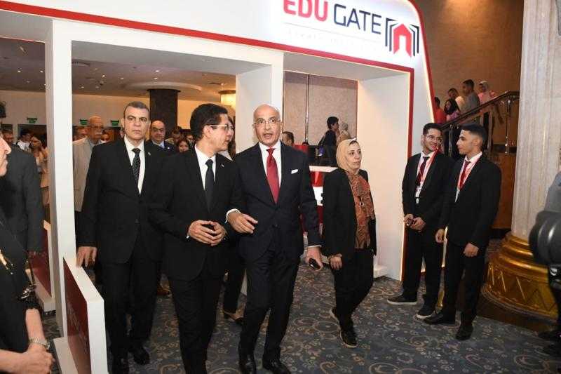 ضياء زين العابدين يفتتح جناح جامعة عين شمس بالمعرض الدولي للتعليم العالي والتدريب EduGate