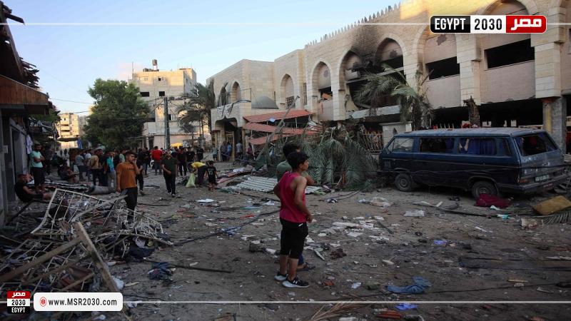 مدرسة تؤوي نازحين فلسطينيين في مدينة غزة بعد غارة إسرائيل عليها