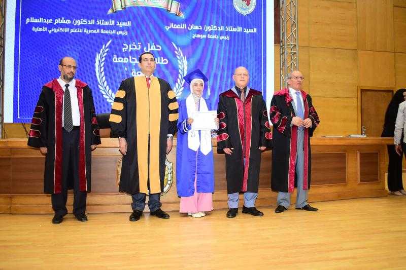 جامعة سوهاج تحتضن احتفالية الدفعة الثانية من خريجي الجامعة المصرية الأهلية للتعلم الإلكتروني