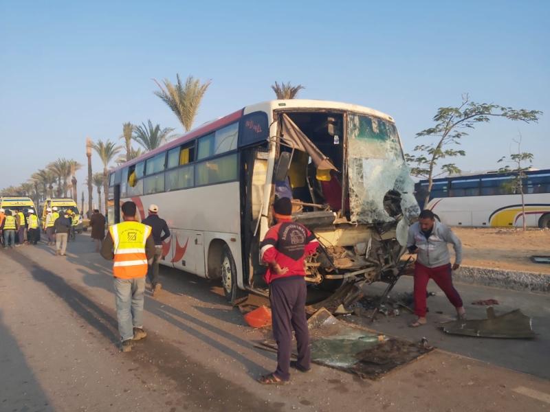 اصابة 18 شخصاً فى حادث تصادم  على ” السويس - العين السخنة ”