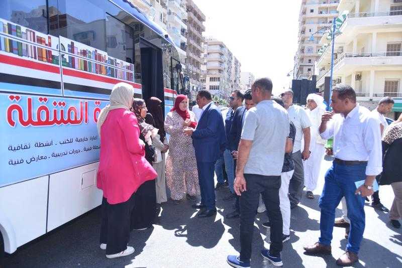 محافظ مطروح يتفقد بروفة طابور اصطفاف المعدات وجاهزية كافة الجهات لتنفيذ الأنشطة والبرامج والفعاليات التي ستشهدها المبادرة