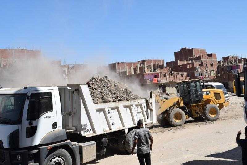 حملة مكبرة لرفع التراكمات والقمامة من منطقة عمر بن الخطاب بحي الأربعين بالسويس