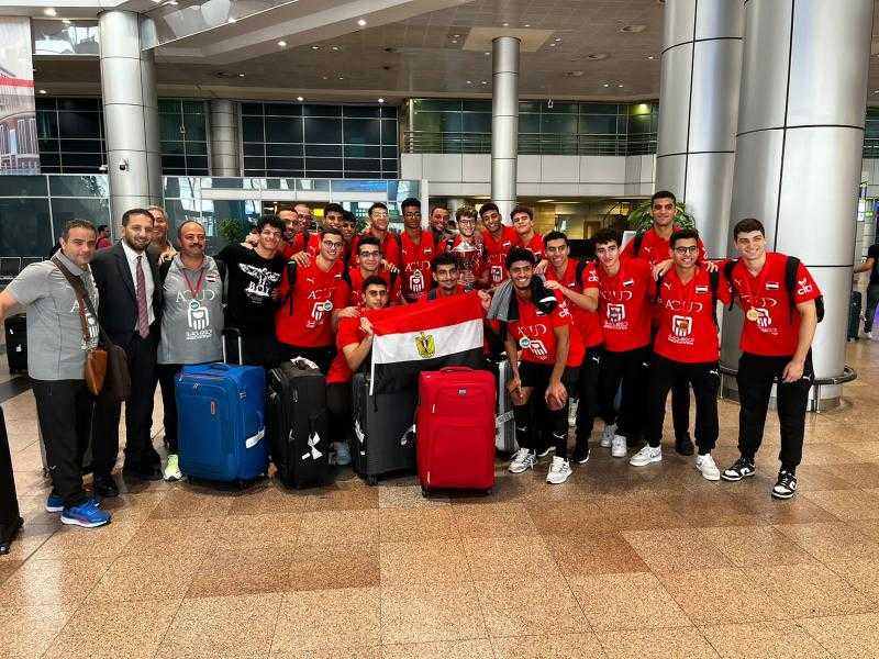 وفد من وزارة الشباب والرياضة يستقبل بعثة منتخب مصر لكرة اليد ناشئين بعد الفوز ببطولة إفريقيا والتأهل لكأس العالم