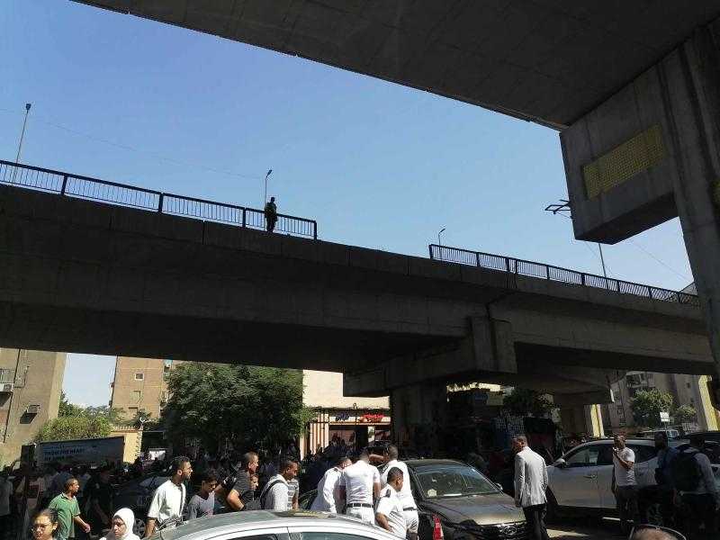 تفاصيل حادث سقوط سيارة من أعلي كوبرى أكتوبر بالقرب من نادي السكة الحديد|صور