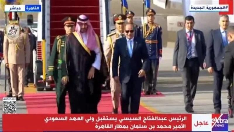 السيسي يستقبل ولي العهد السعودي بمطار القاهرة