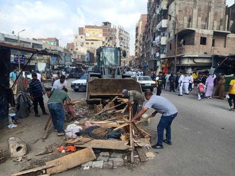 حملة مكبرة لرفع الإشغالات والتعديات على الطريق العام بمنطقة الشهداء بحي ثان مدينة الإسماعيلية