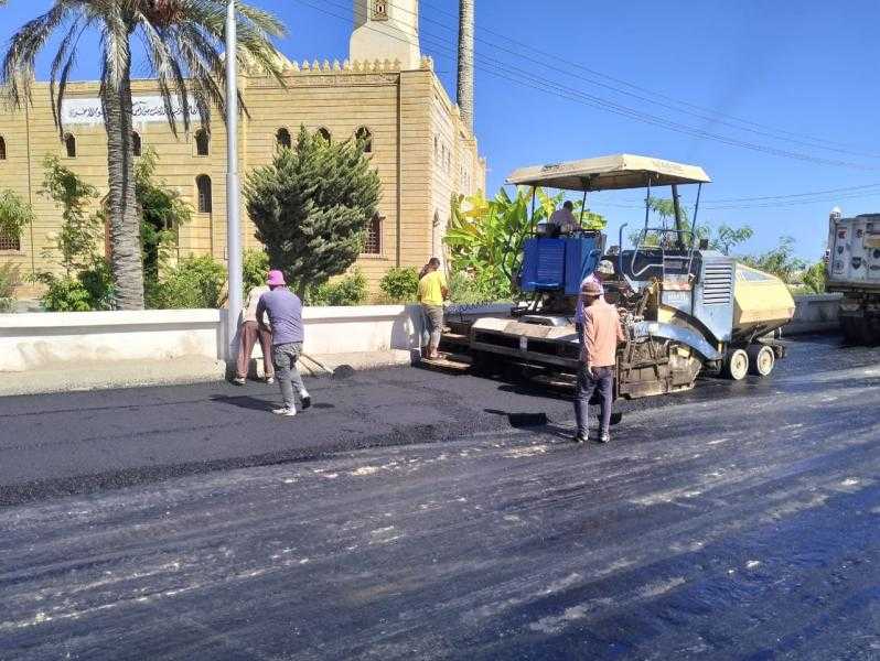 محافظ كفرالشيخ يتابع أعمال الرصف بشوارع شاطئ الأمل بمصيف بلطيم